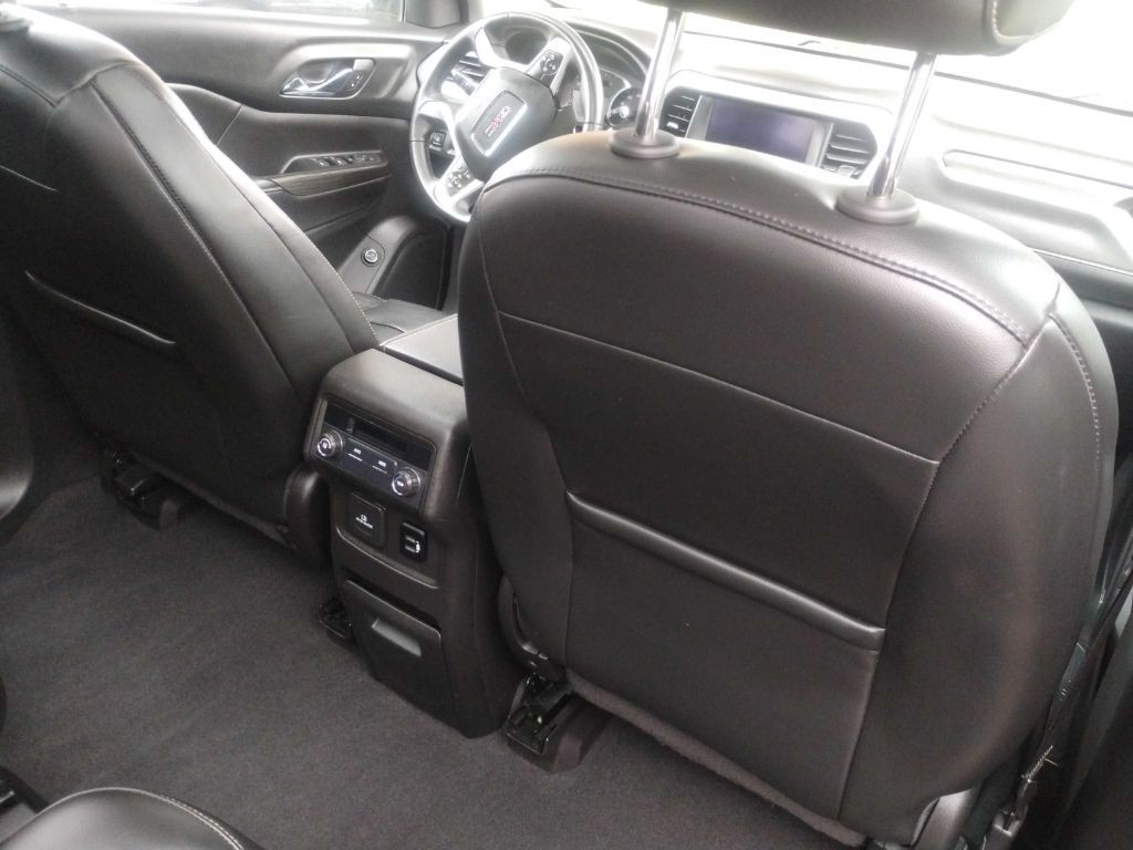 2017 GMC Acadia Image 28