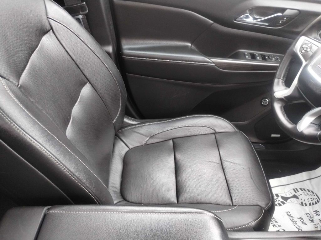 2017 GMC Acadia Image 17