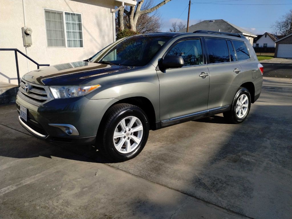 2013 Toyota Highlander Image 2