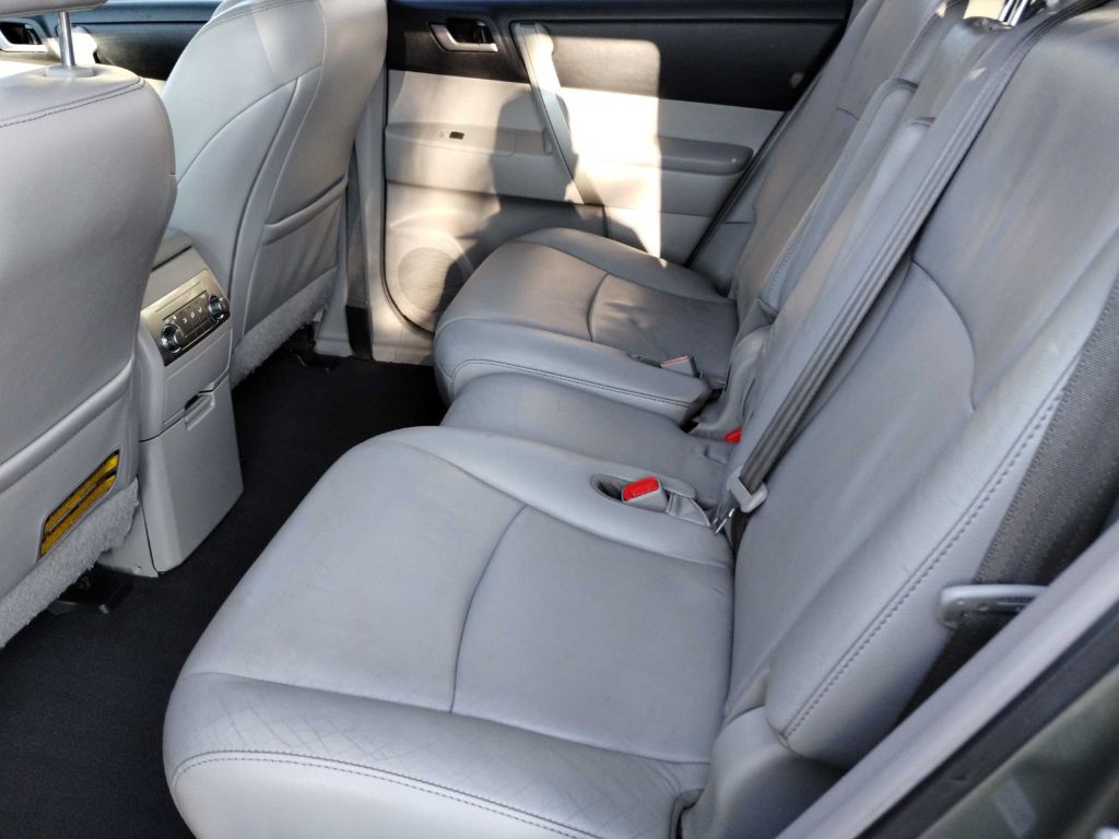 2013 Toyota Highlander Image 8