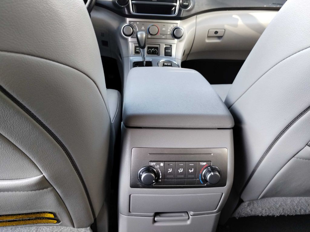 2013 Toyota Highlander Image 10