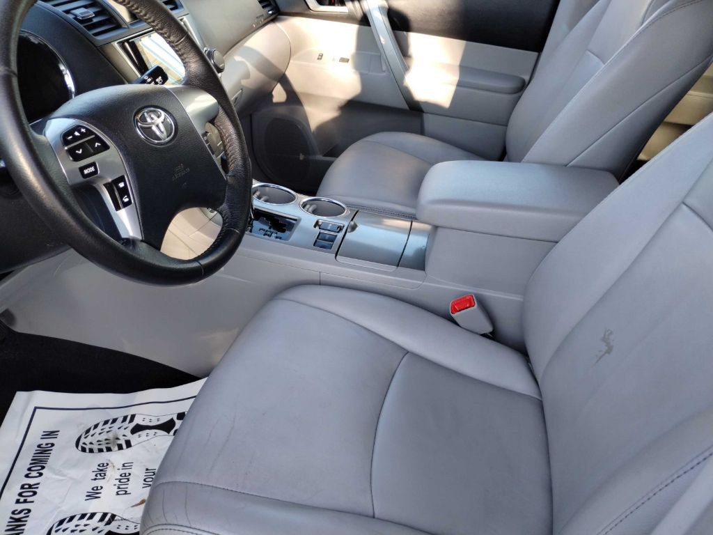 2013 Toyota Highlander Image 15