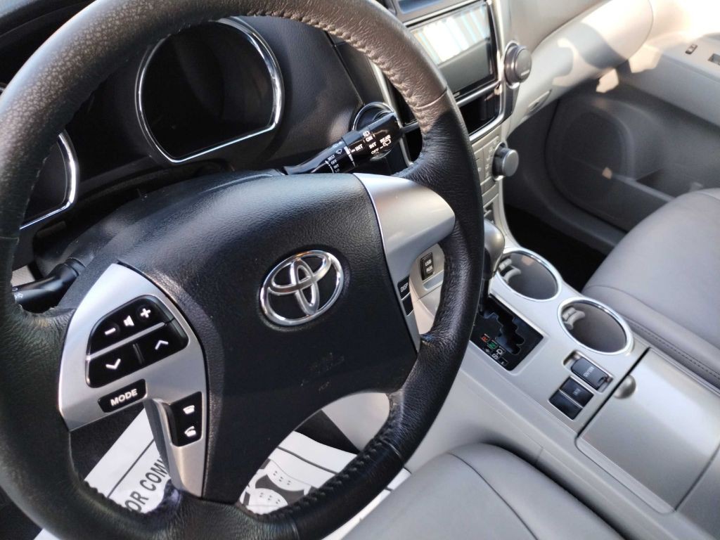 2013 Toyota Highlander Image 16