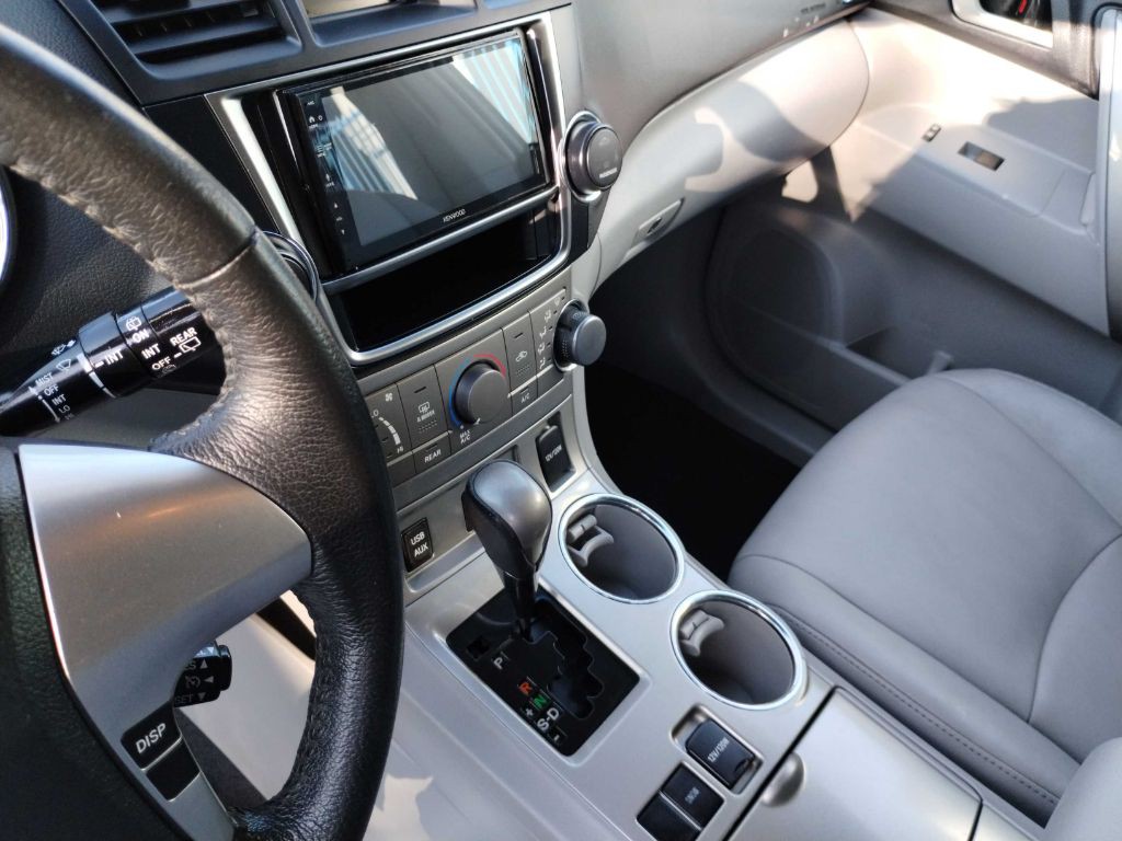 2013 Toyota Highlander Image 18