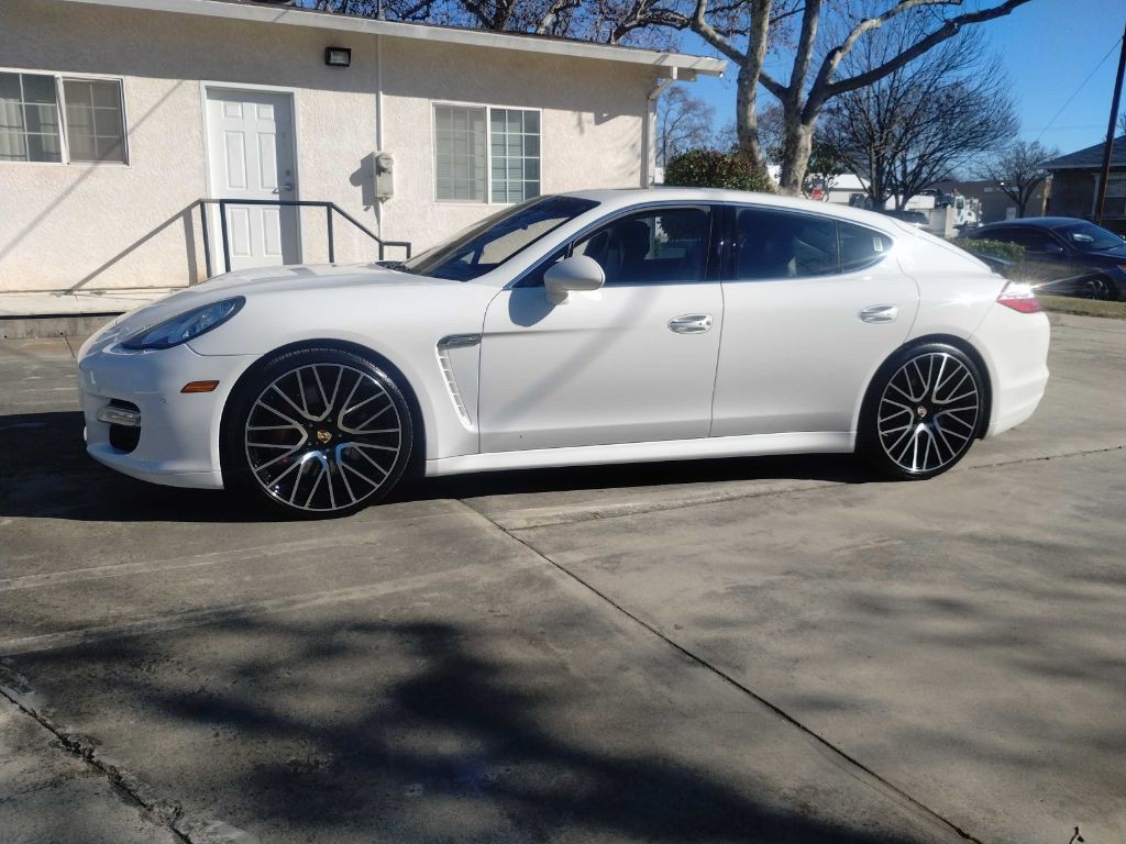 2010 Porsche Panamera Image 2