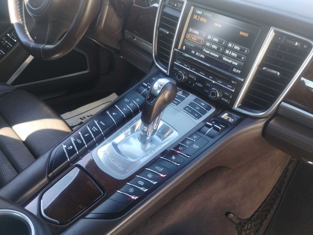 2010 Porsche Panamera Image 26