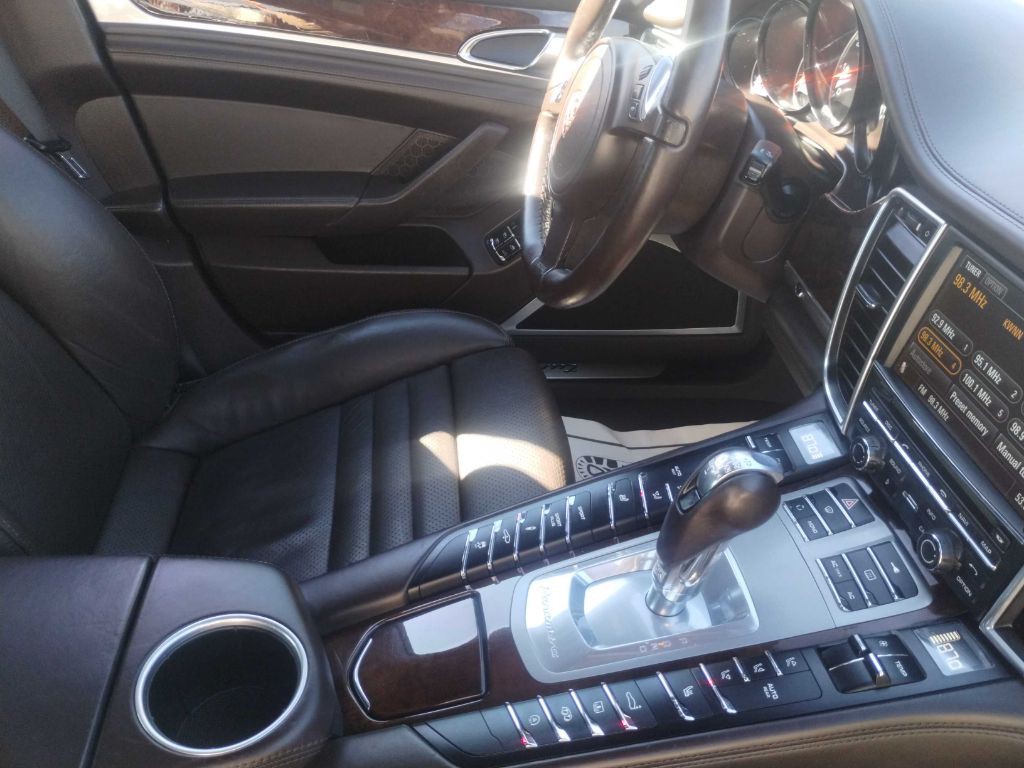 2010 Porsche Panamera Image 27