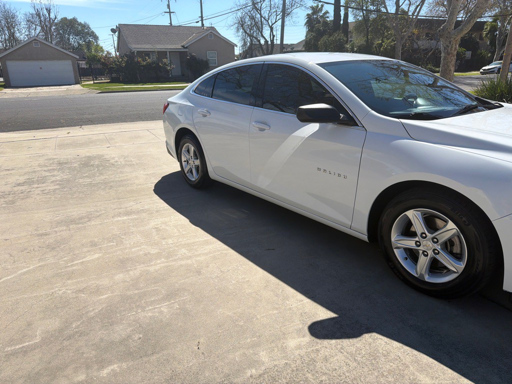 2019 Chevrolet Malibu Image 3