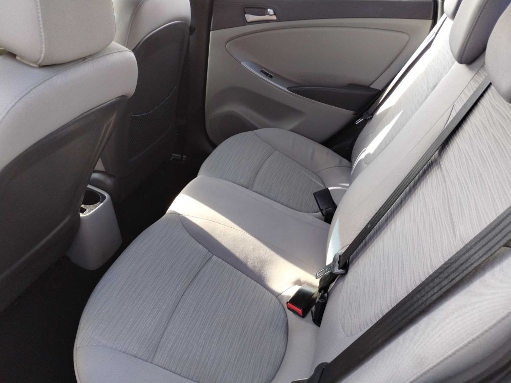2016 Hyundai Accent Image 12