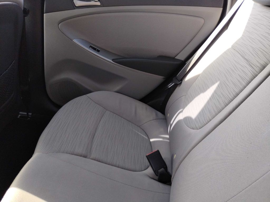 2016 Hyundai Accent Image 13