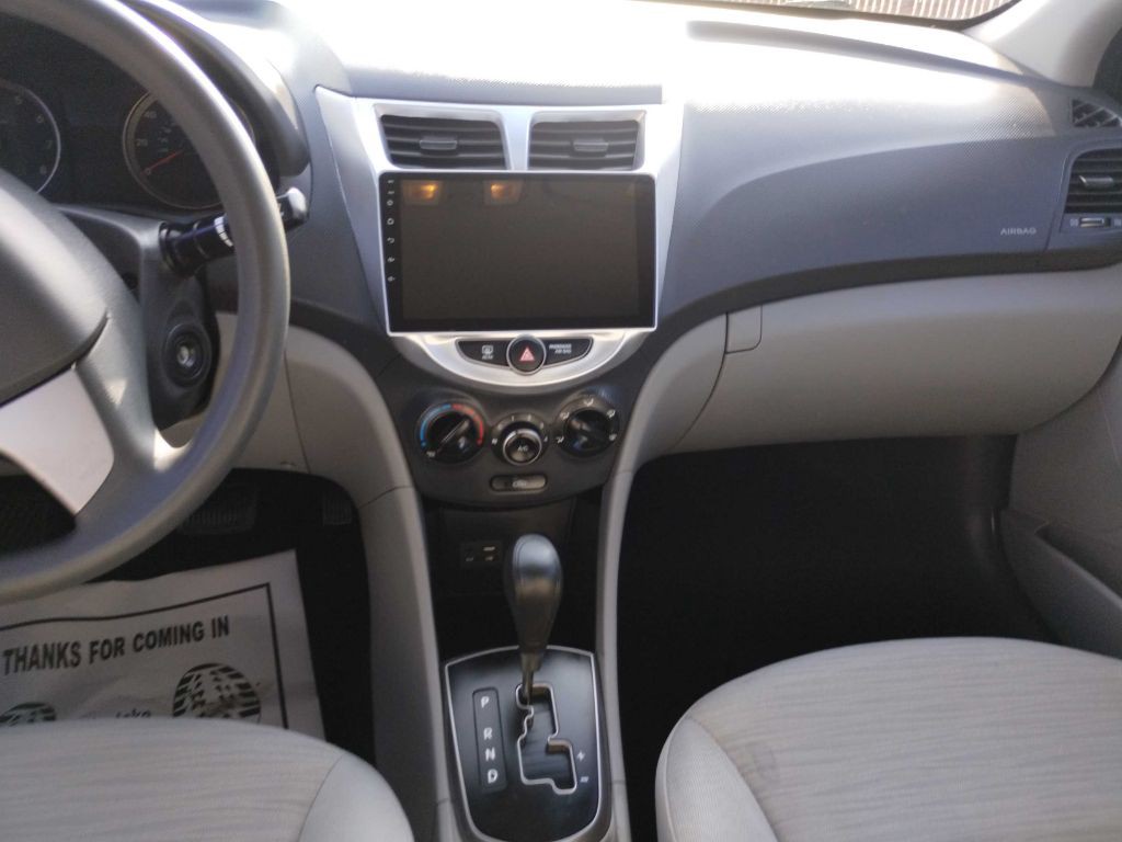 2016 Hyundai Accent Image 14
