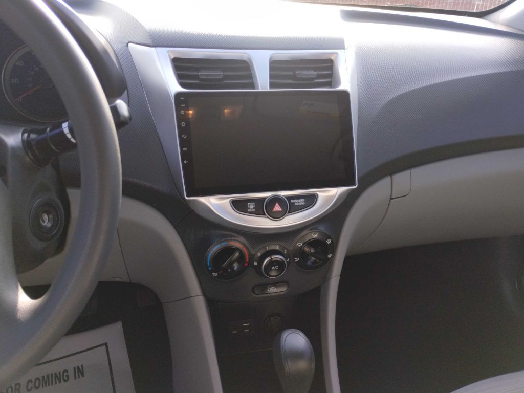 2016 Hyundai Accent Image 16