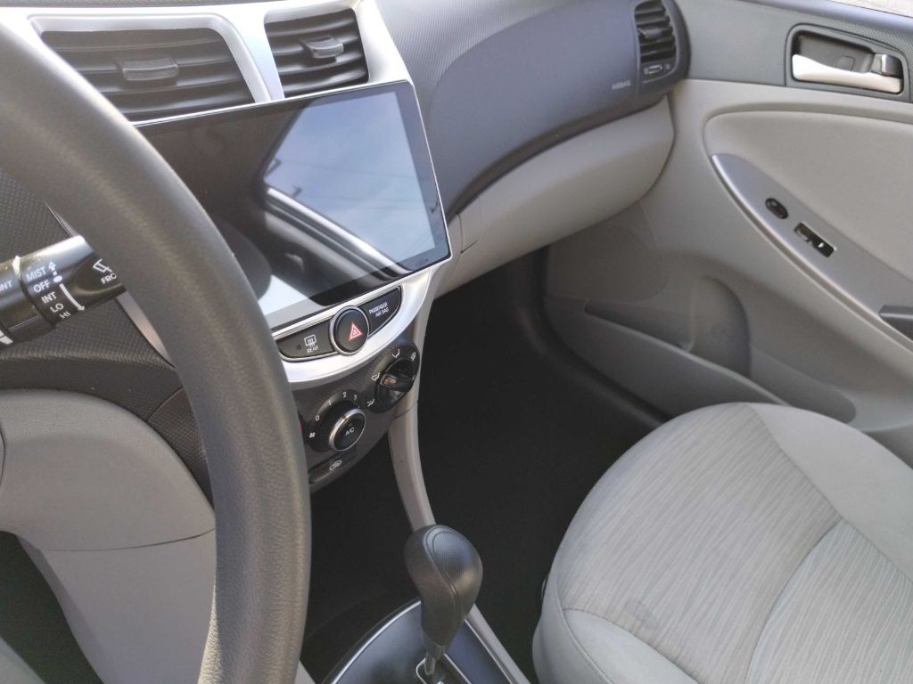 2016 Hyundai Accent Image 17