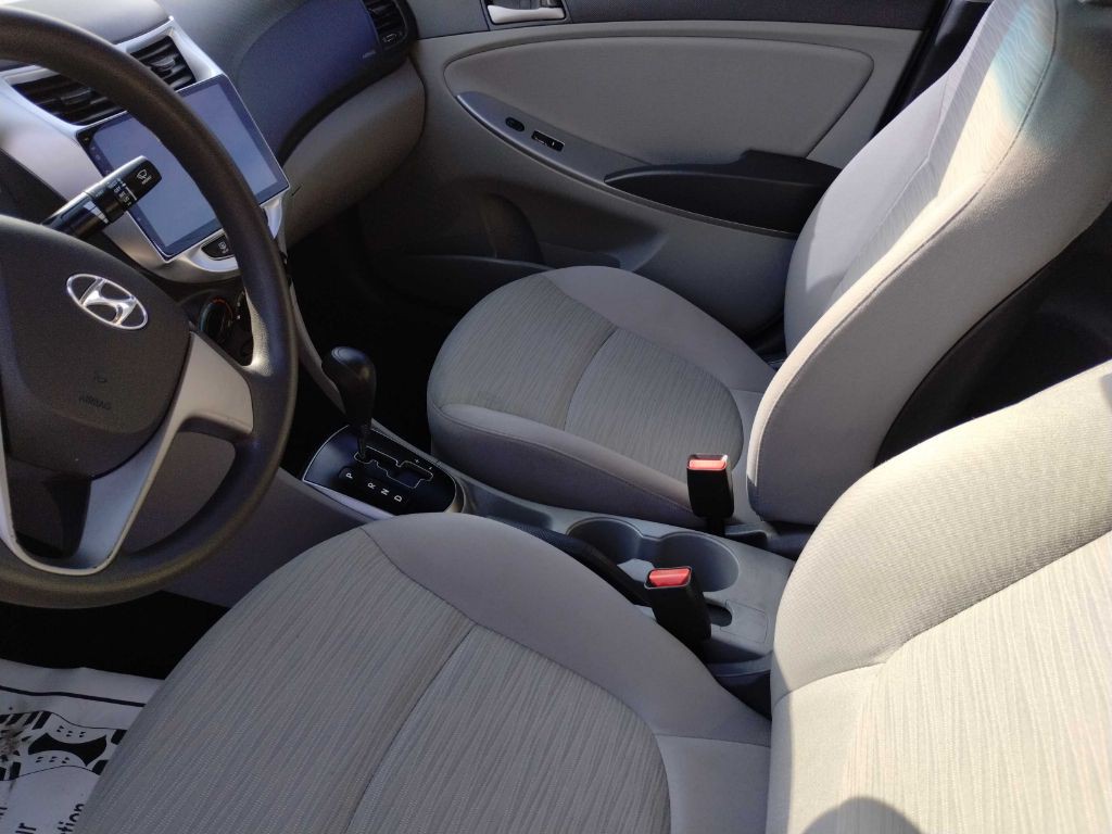 2016 Hyundai Accent Image 18