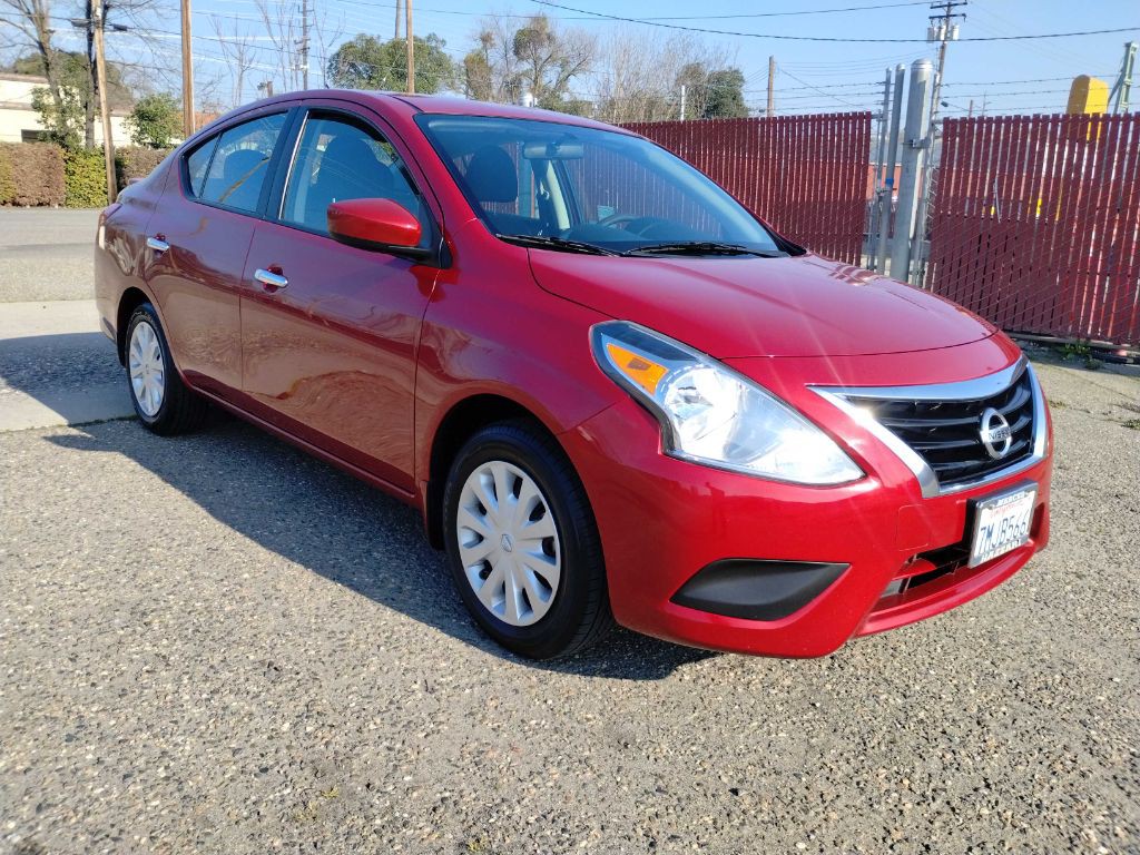 2015 Nissan Versa Image 1