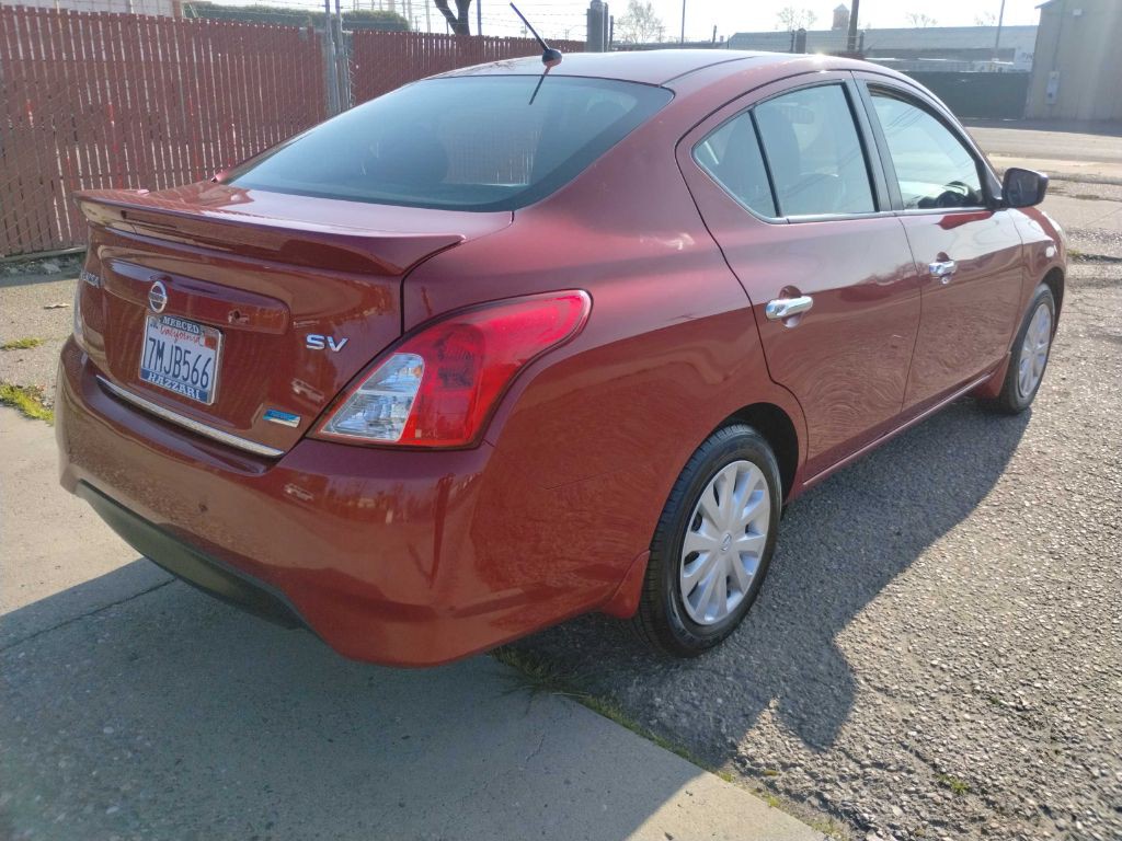 2015 Nissan Versa Image 9