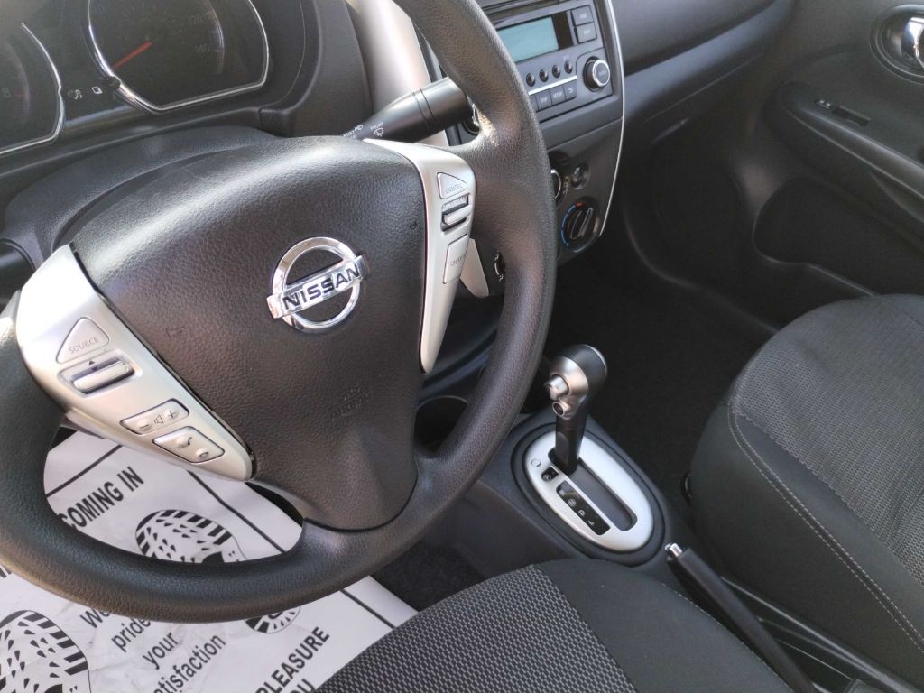 2015 Nissan Versa Image 17