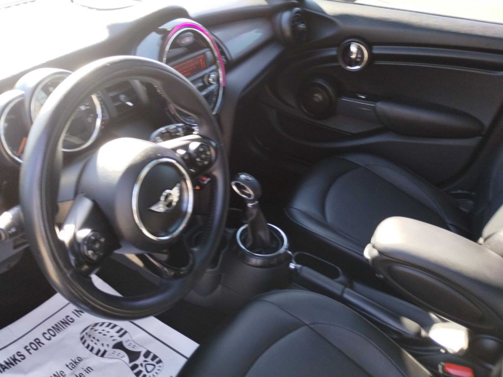 2015 MINI Cooper Image 7