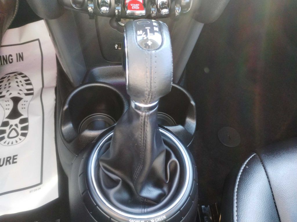 2015 MINI Cooper Image 10