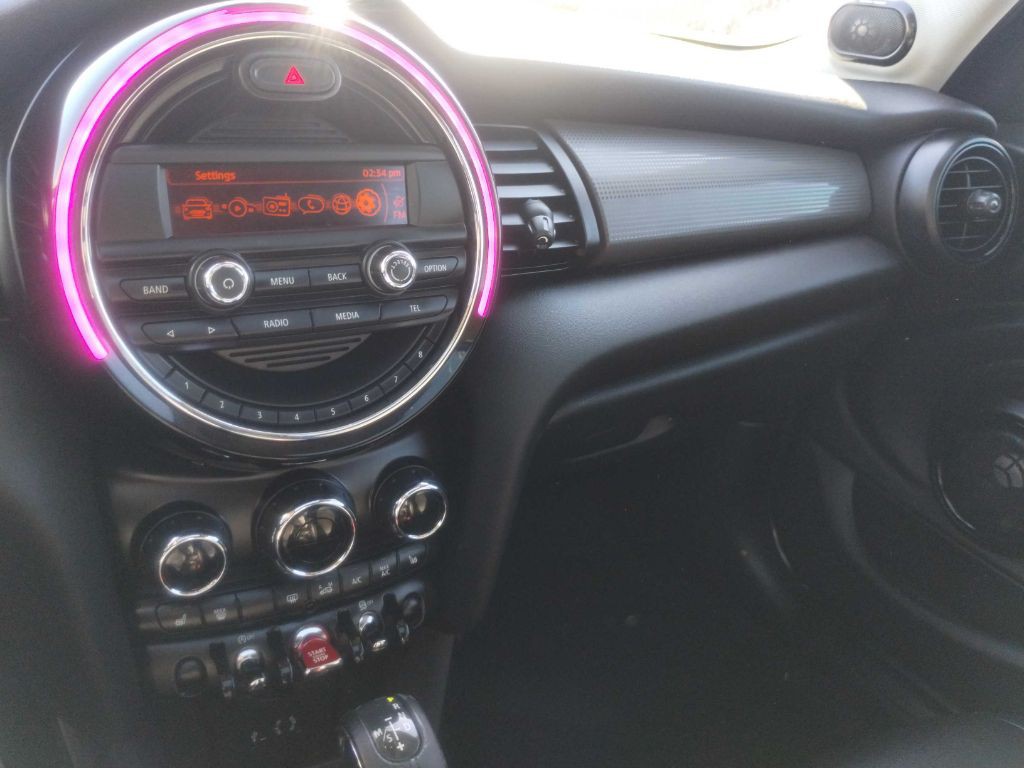 2015 MINI Cooper Image 12