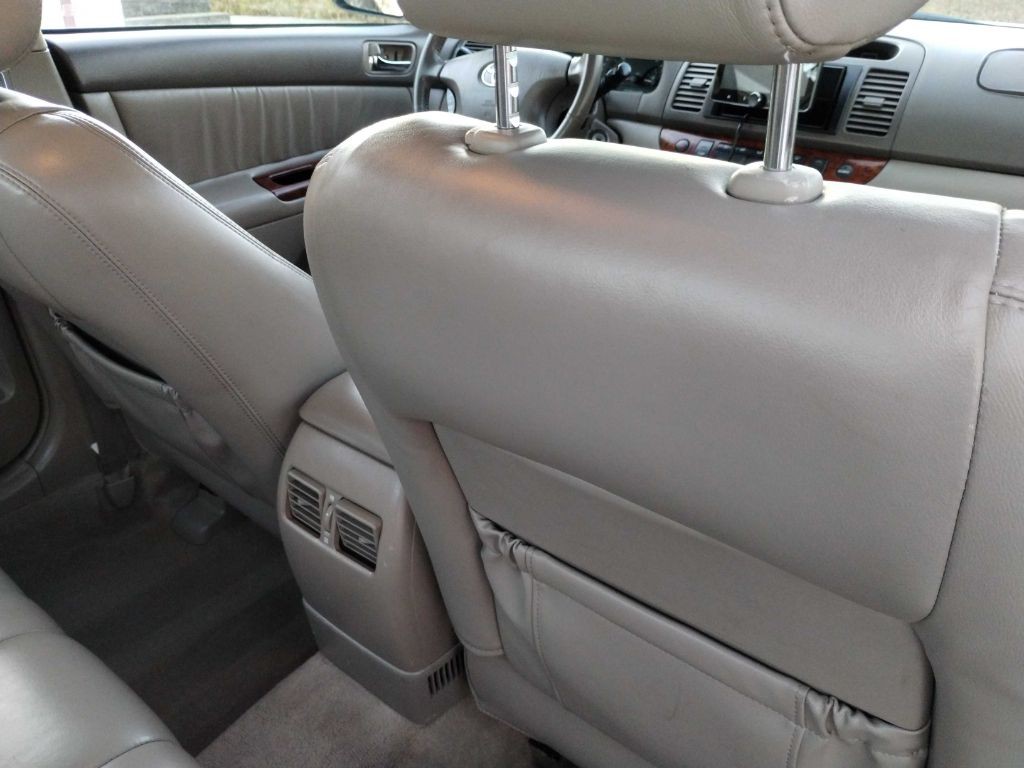 2004 Toyota Camry Image 9