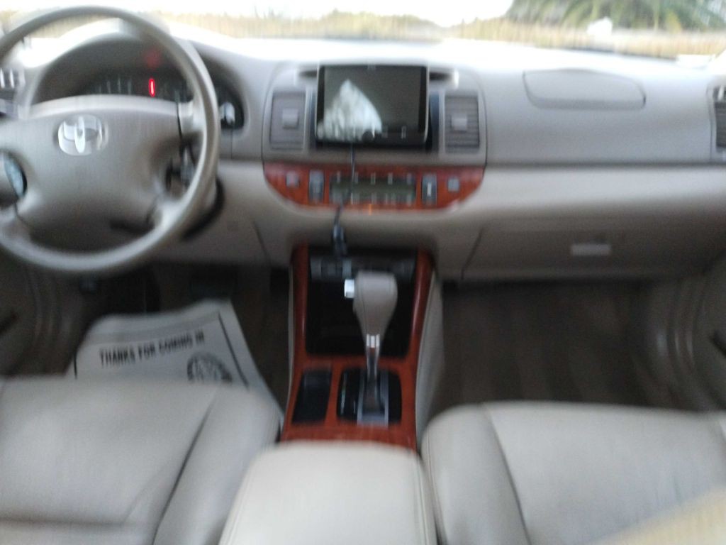 2004 Toyota Camry Image 10