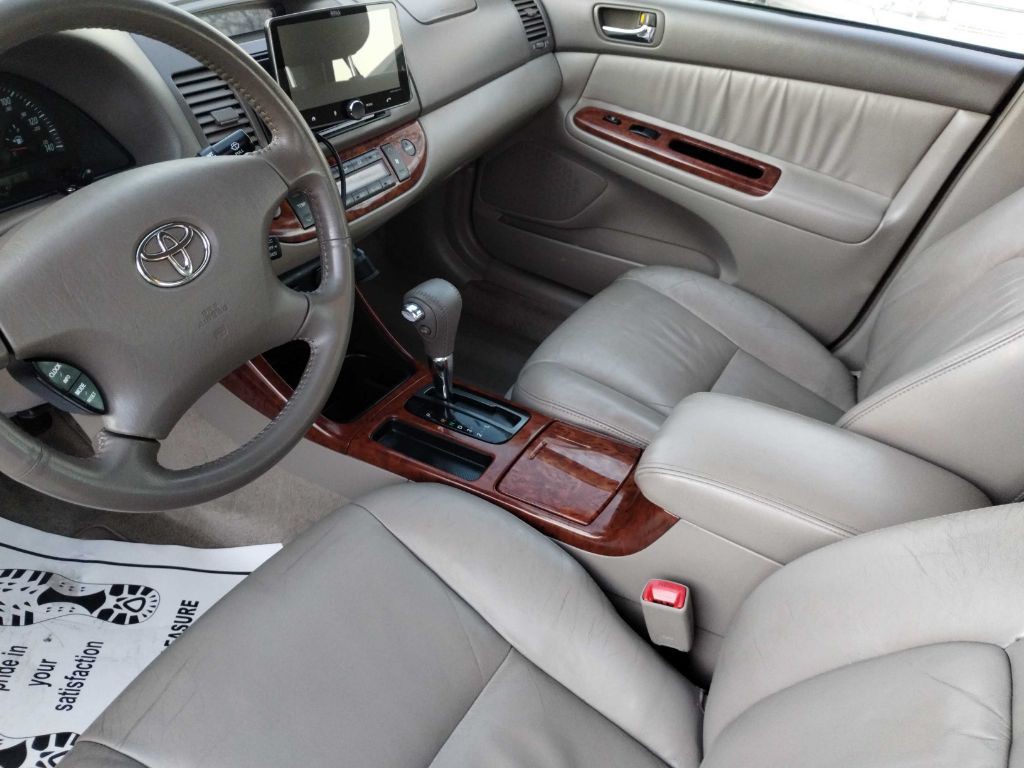 2004 Toyota Camry Image 16