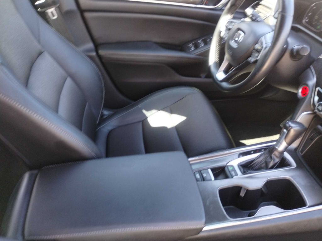 2019 Honda Accord Image 16
