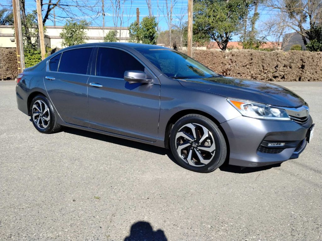 2017 Honda Accord Image 1