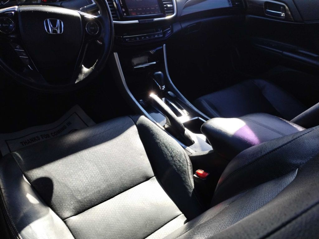 2017 Honda Accord Image 13