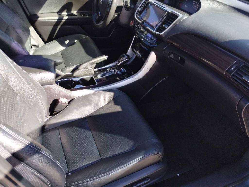 2017 Honda Accord Image 16