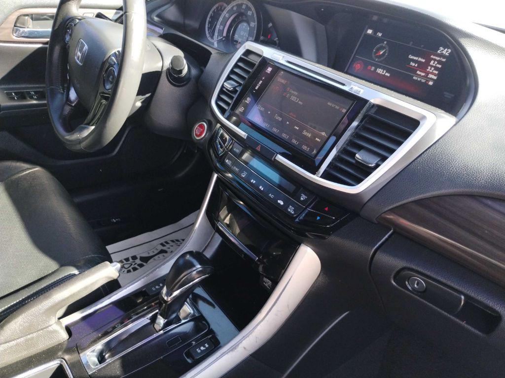 2017 Honda Accord Image 17