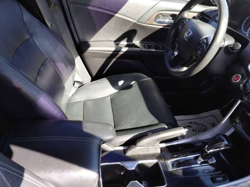 2017 Honda Accord Image 18