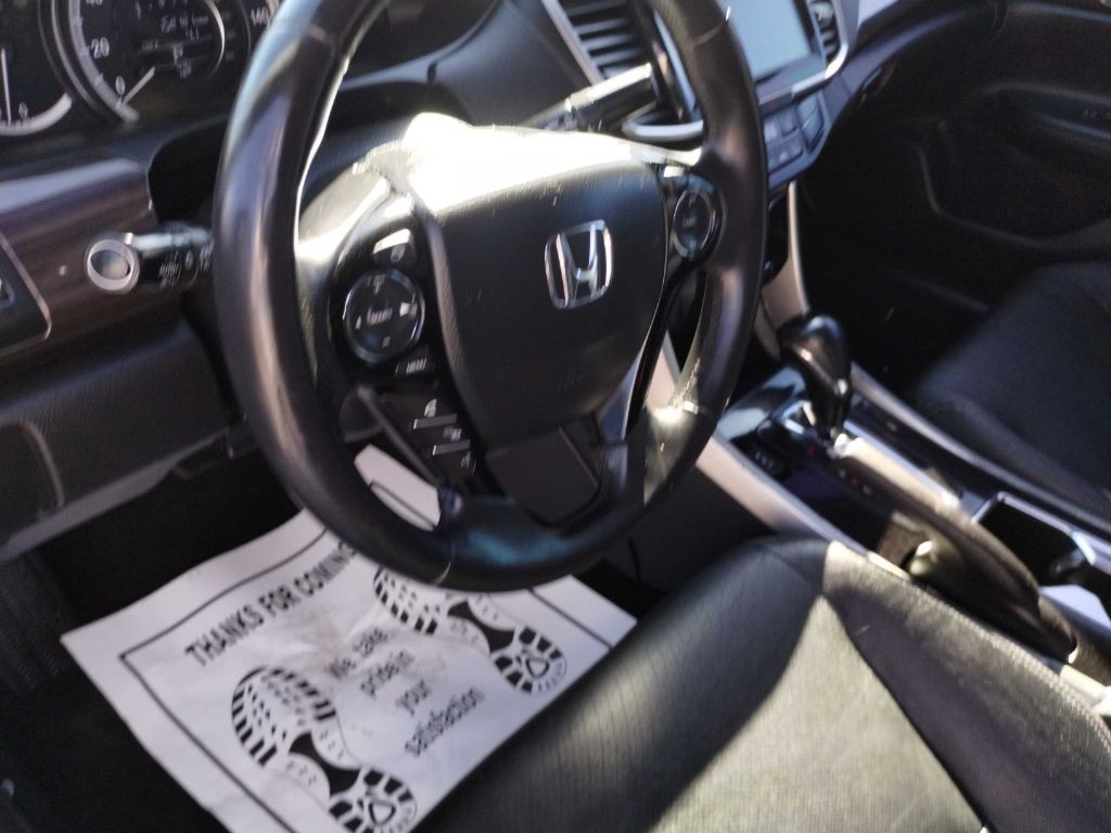 2017 Honda Accord Image 19