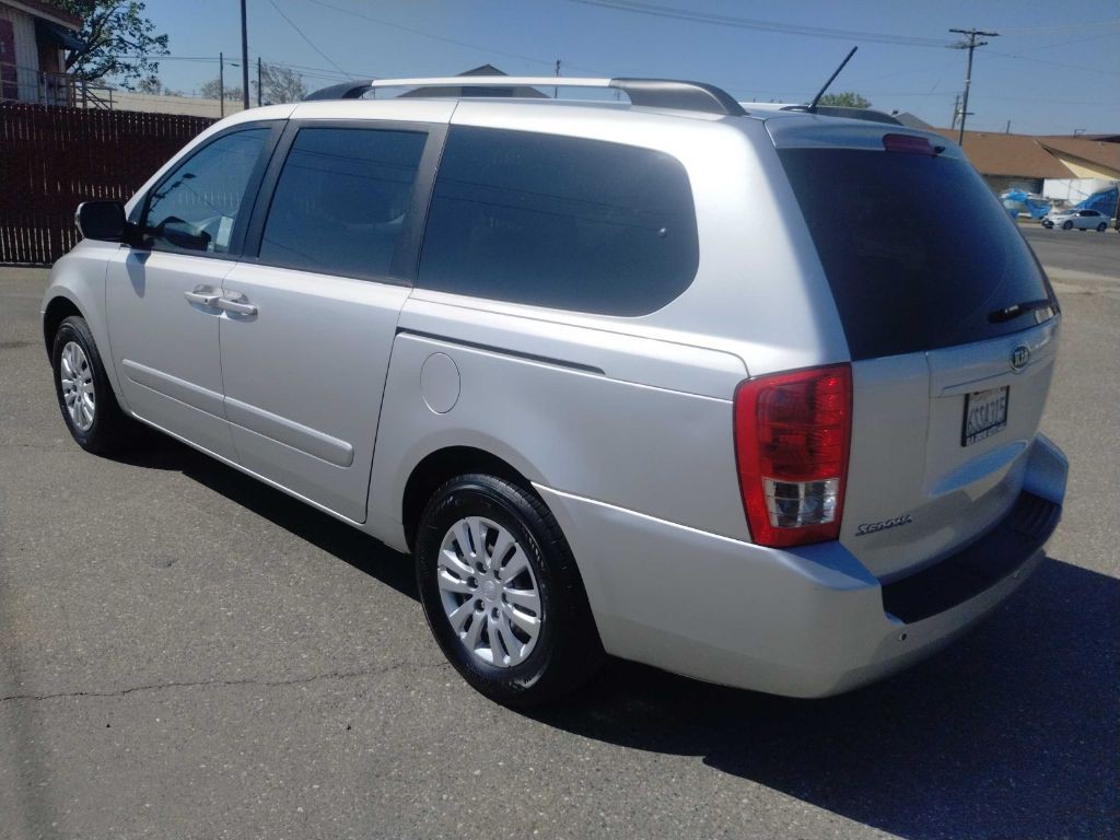 2012 Kia Sedona Image 4