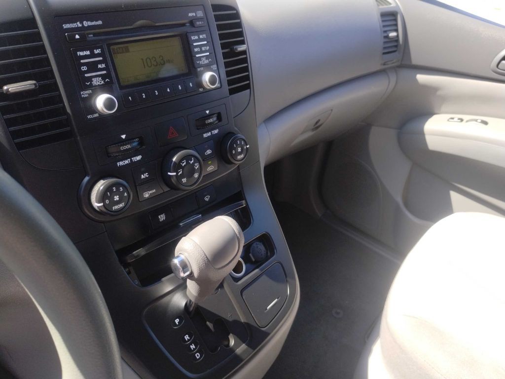 2012 Kia Sedona Image 14