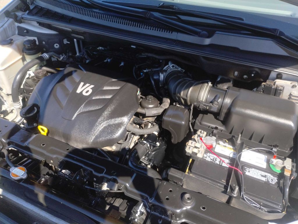 2012 Kia Sedona Image 17