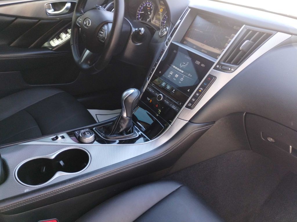 2017 INFINITI Q50 Image 16