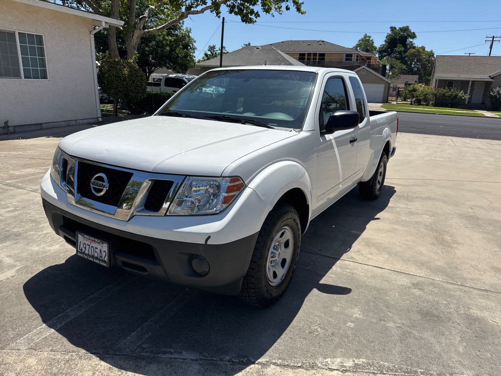 2016 Nissan Frontier Image 2
