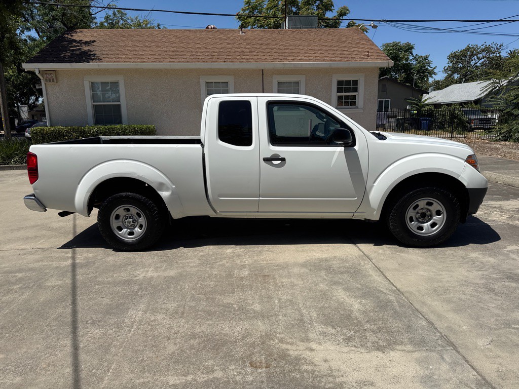 2016 Nissan Frontier Image 5
