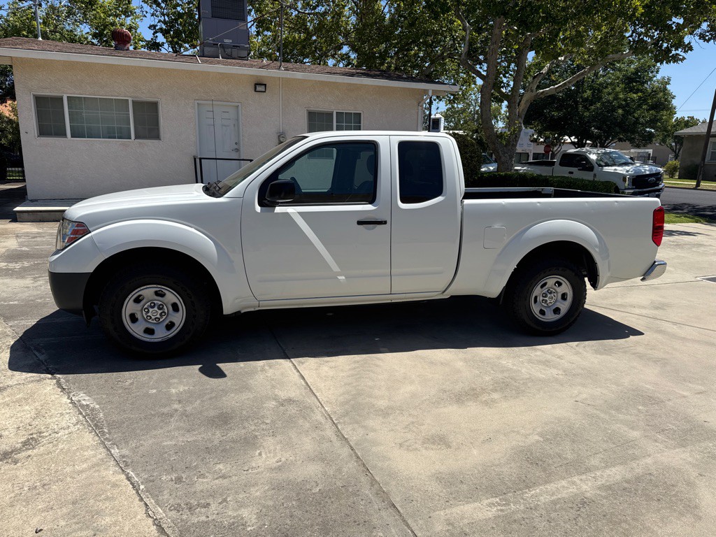 2016 Nissan Frontier Image 8