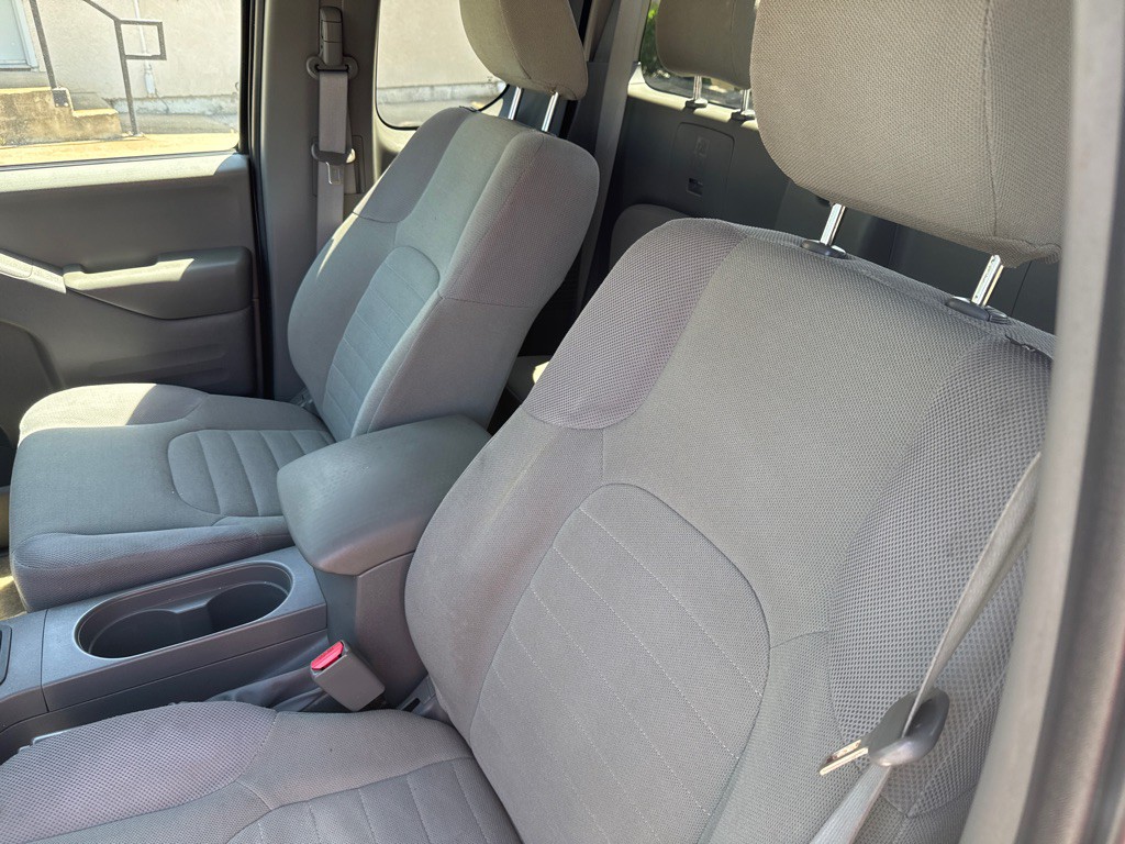 2016 Nissan Frontier Image 9