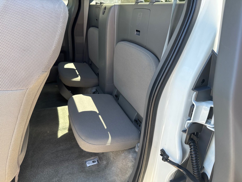 2016 Nissan Frontier Image 10