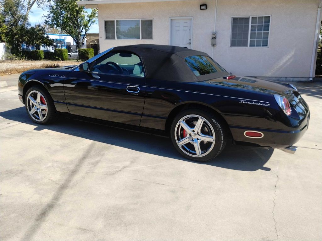 2002 Ford Thunderbird Image 8