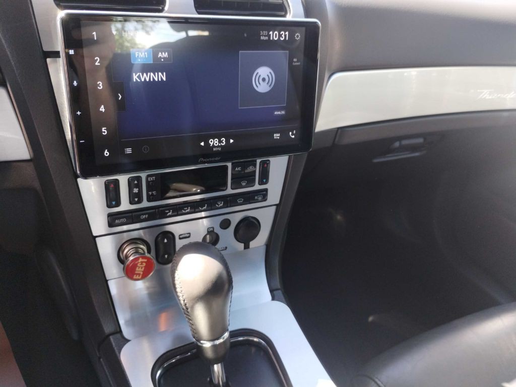 2002 Ford Thunderbird Image 11