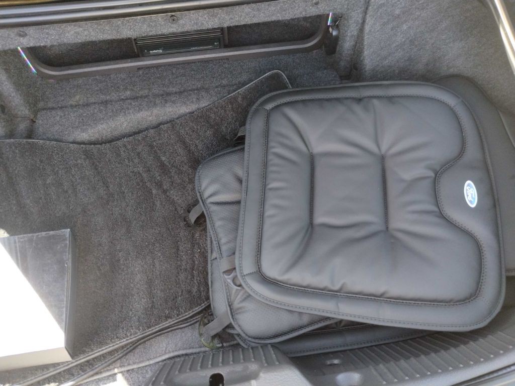 2002 Ford Thunderbird Image 18