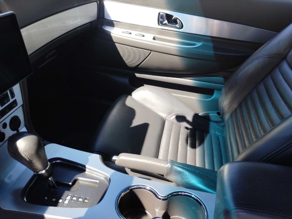 2002 Ford Thunderbird Image 20