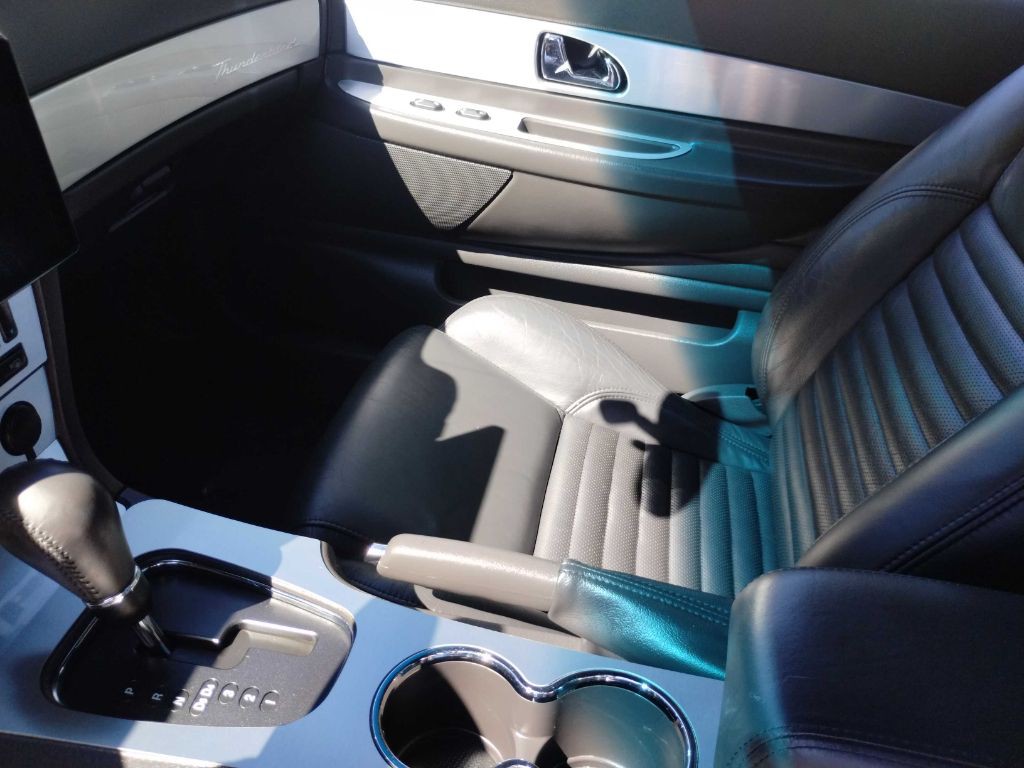 2002 Ford Thunderbird Image 22