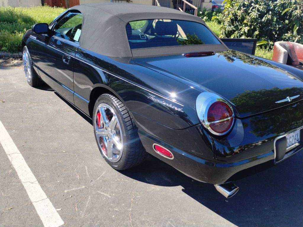 2002 Ford Thunderbird Image 25