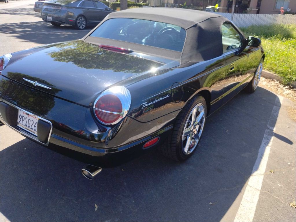 2002 Ford Thunderbird Image 26